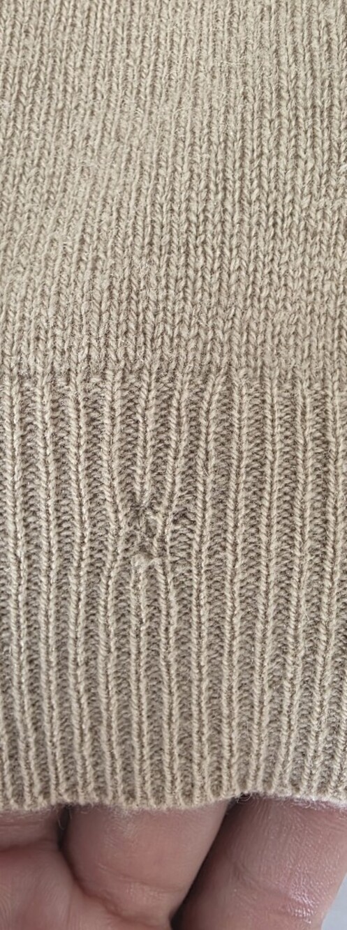 Bloomingdale's beige Cashmere Turtleneck Sweater Quiet Luxury Minimalist Cozy - Picture 8 of 8